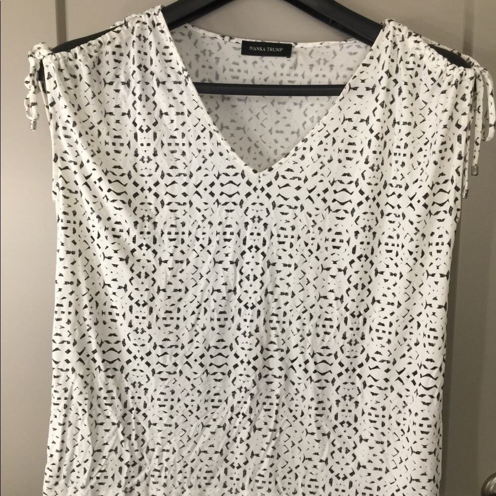 White V-neck Short-sleeved Top